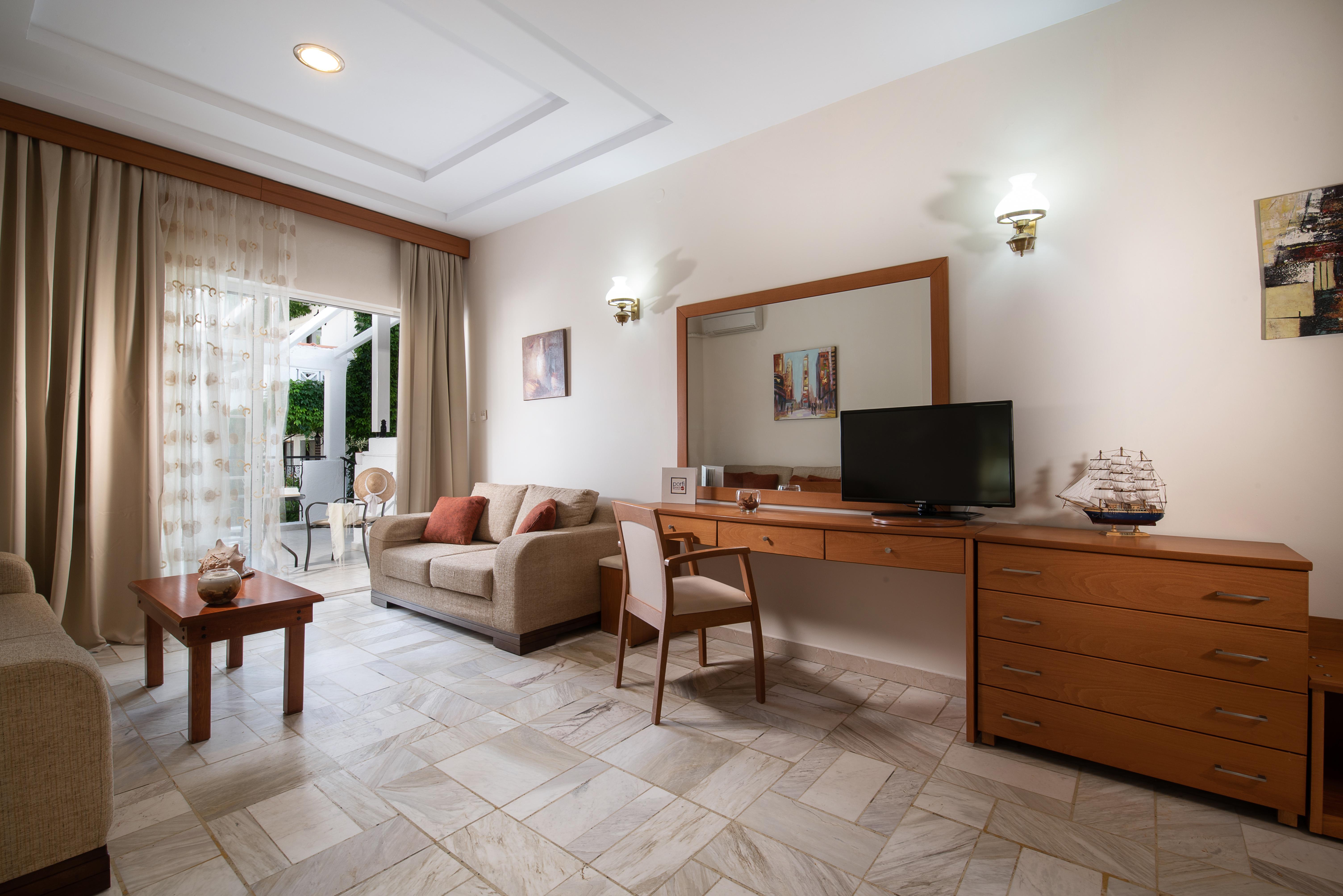 Porfi Hotel 3*